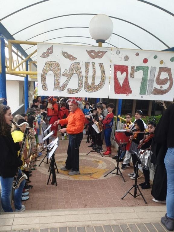 חוגגים פורים